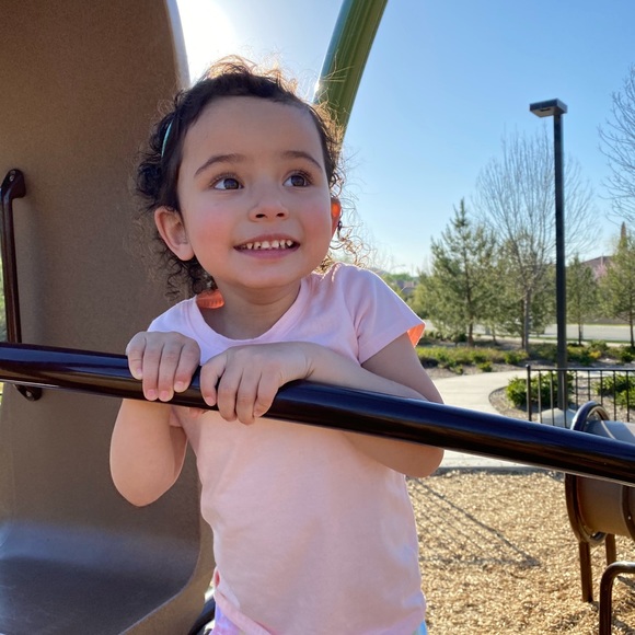 Meet your Posher, Leyla - Picture 2 of 16